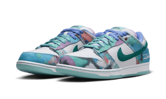 Nike SB Dunk Low Futura Laboratories Bleached Aquas
